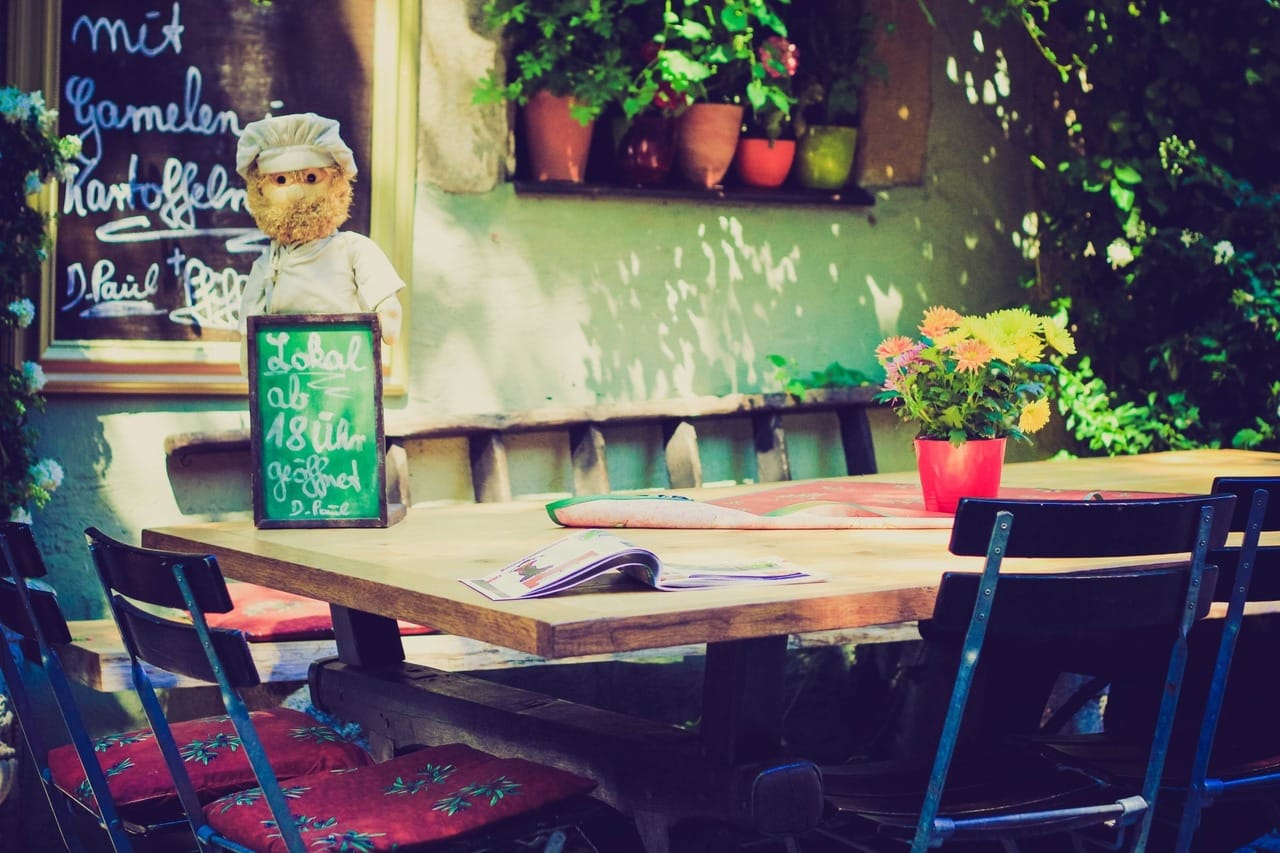 How Café Restaurants Blend Unique Menus with Ambience